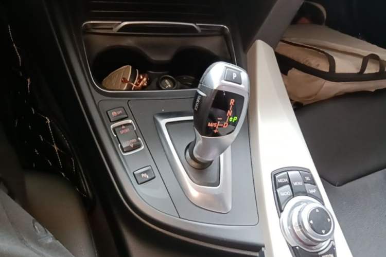 Used BMW 3 Series 2016 320i Fashion Model Gear Lever