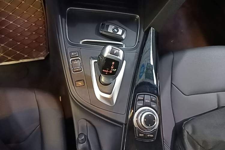 Used BMW 3 Series 2016 320Li Fashion Model Gear Lever
