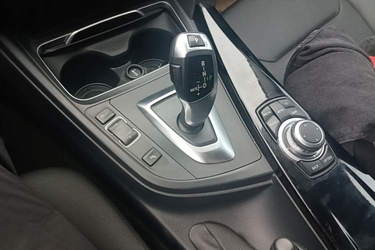Used BMW 3 Series 2016 320i Fashion Model Gear Lever