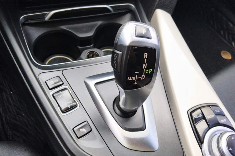 Used BMW 3 Series 2016 320Li Fashion Model Gear Lever