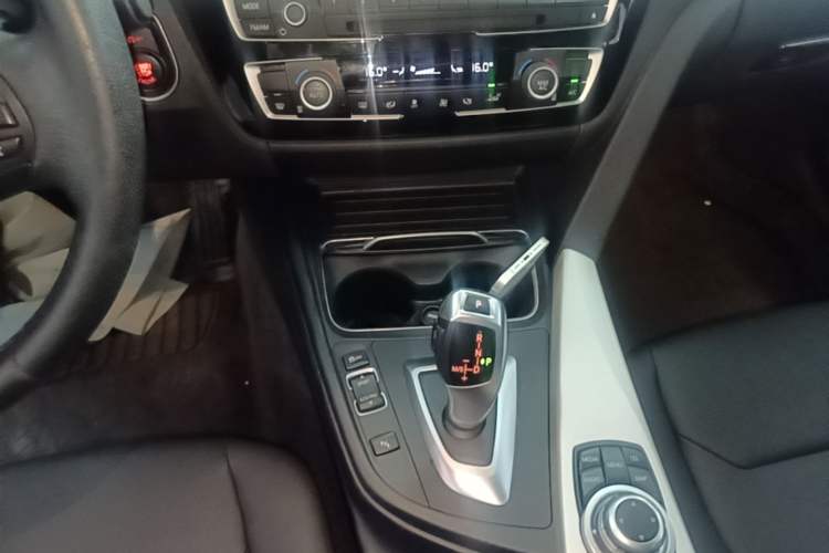 Used BMW 3 Series 2016 320Li Fashion Model Gear Lever