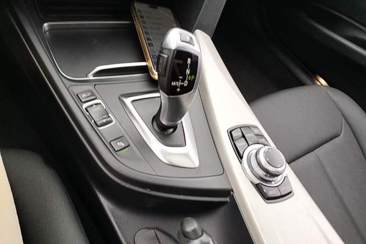 Used BMW 3 Series 2016 320Li Fashion Model Gear Lever