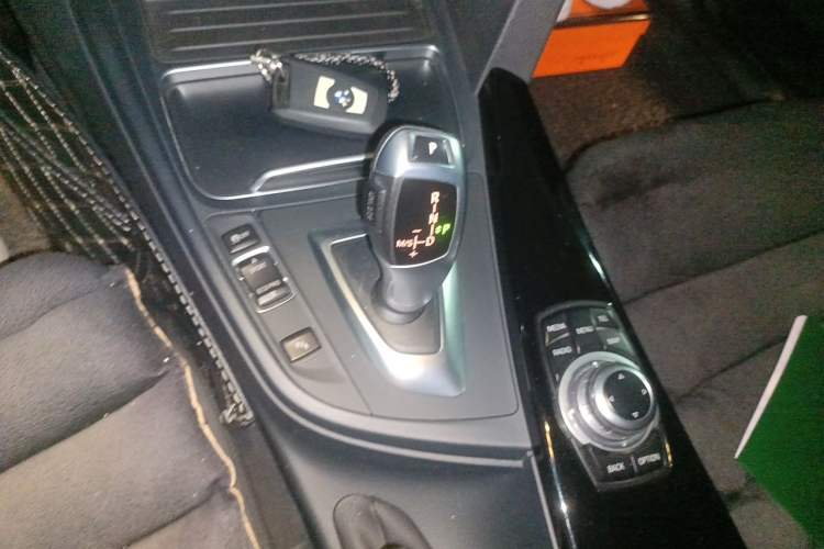 Used BMW 3 Series 2016 320Li Fashion Model Gear Lever