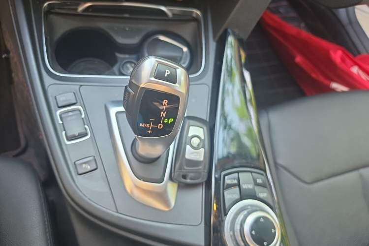 Used BMW 3 Series 2016 320Li Fashion Model Gear Lever