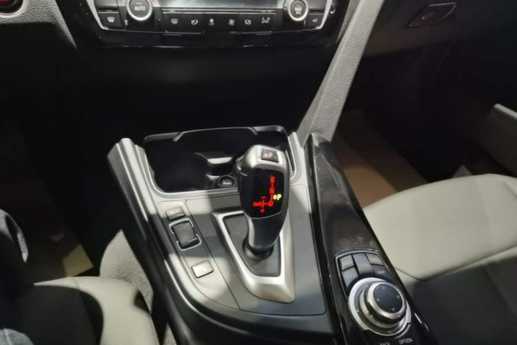 Used BMW 3 Series 2016 320i Fashion Model Gear Lever