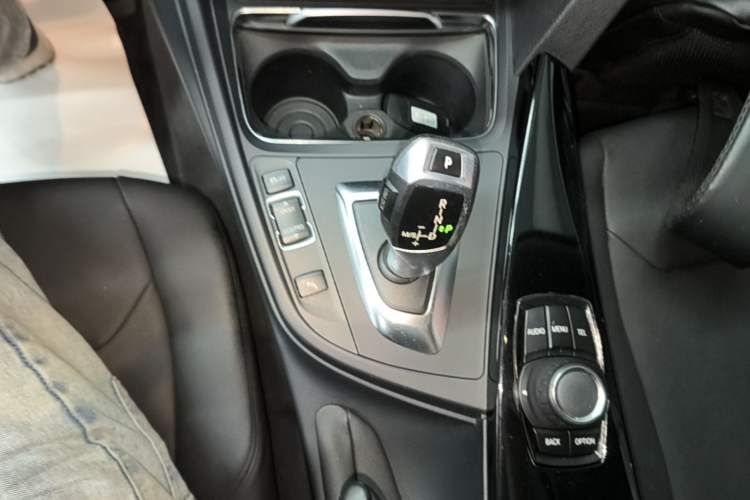 Used BMW 3 Series 2016 320Li Ambition Model Gear Lever