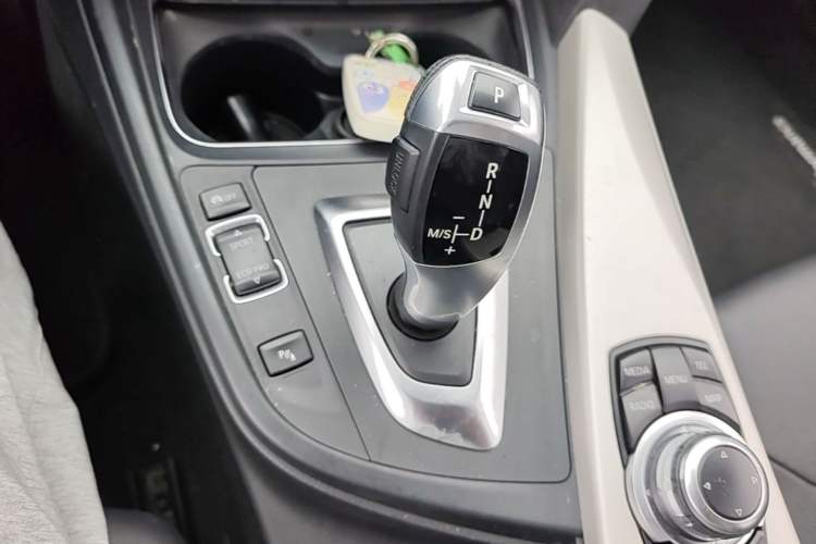 Used BMW 3 Series 2016 320i Fashion Model Gear Lever