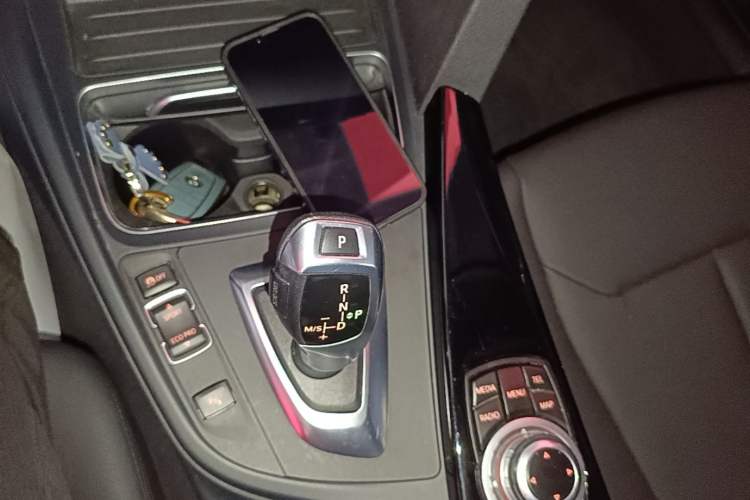 Used BMW 3 Series 2016 320i Fashion Model Gear Lever