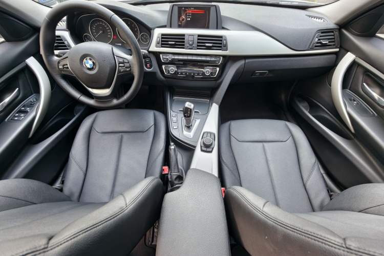 Used BMW 3 Series 2016 320i Sport Touring Edition Interior 1