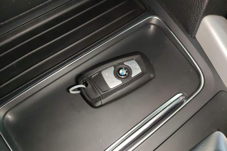 Used BMW 3 Series 2016 320i Fashion Model Interior 1