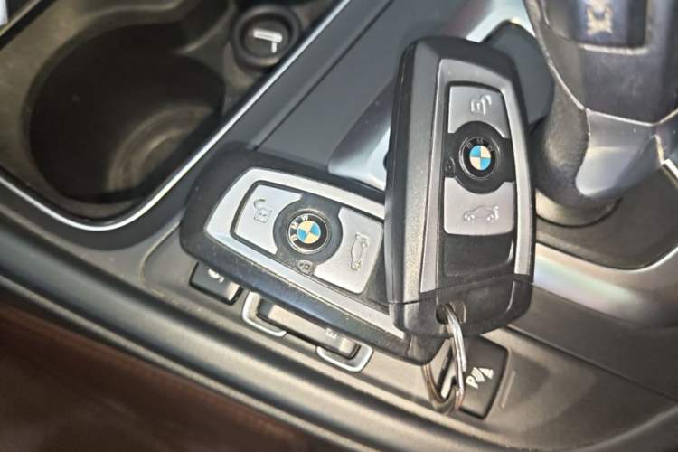 Used BMW 3 Series 2016 320Li Luxury Design Package Interior 1