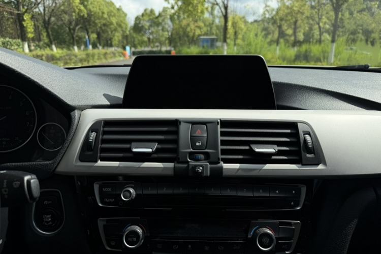 Used BMW 3 Series 2016 320Li Fashion Model Interior 1