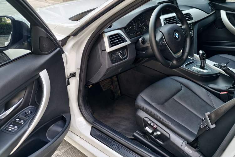 Used BMW 3 Series 2016 320i Sport Touring Edition Interior 2