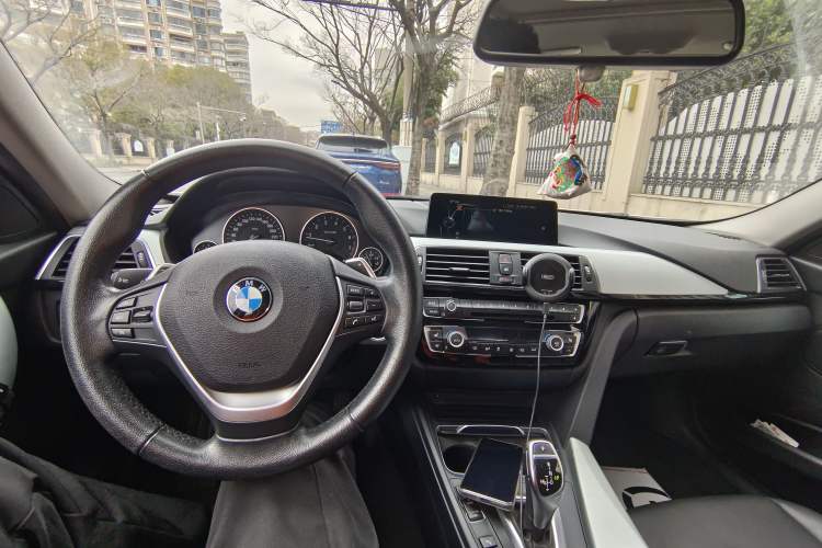 Used BMW 3 Series 2016 328Li Fashion Model Interior 2