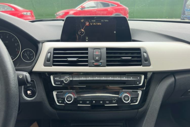 Used BMW 3 Series 2016 320Li Fashion Model Interior 2