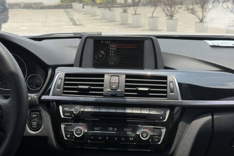 Used BMW 3 Series 2016 316Li Fashion Model Interior 3