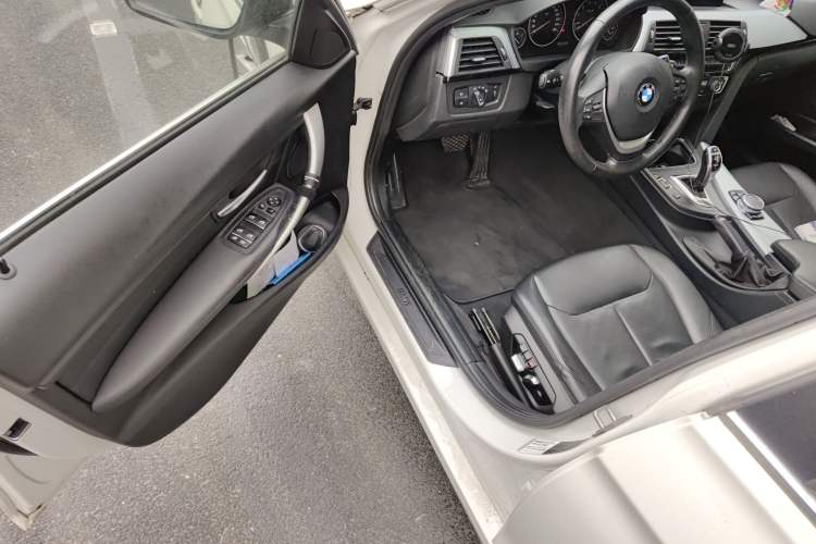 Used BMW 3 Series 2016 328Li Fashion Model Interior 3