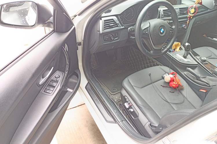 Used BMW 3 Series 2016 316i Fashion Model Interior 3