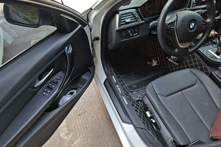 Used BMW 3 Series 2016 316Li Fashion Model Interior 3