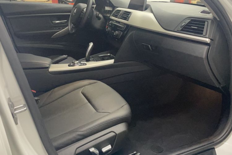 Used BMW 3 Series 2016 320Li Fashion Model Interior 3