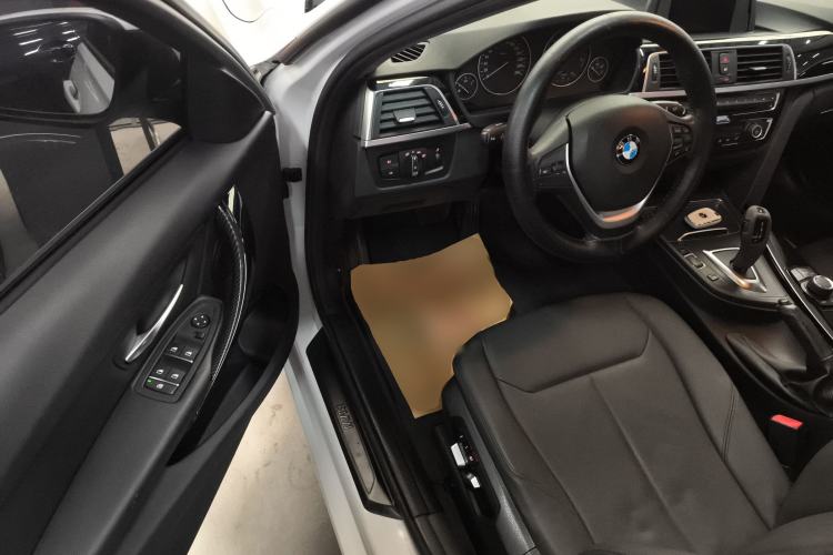 Used BMW 3 Series 2016 316i Fashion Model Interior 3