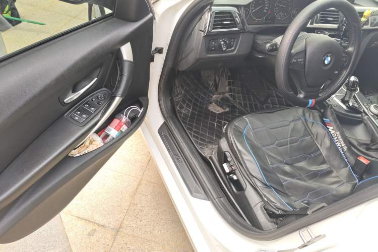 Used BMW 3 Series 2016 320i Fashion Model Interior 3