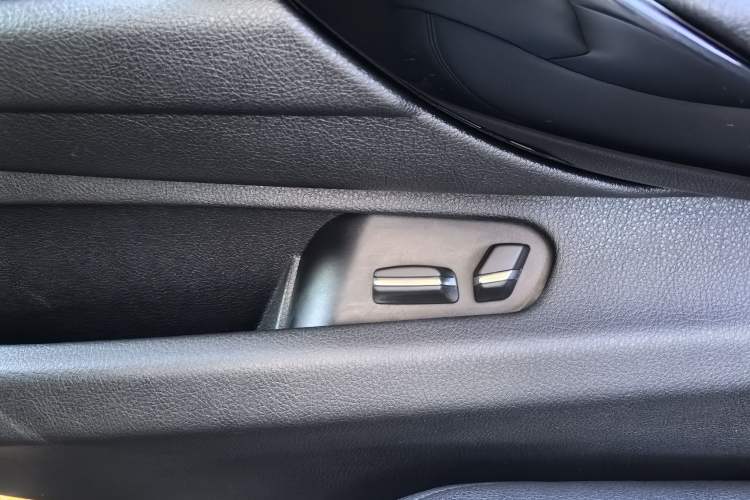 Used BMW 3 Series 2016 320Li Fashion Model Interior 4