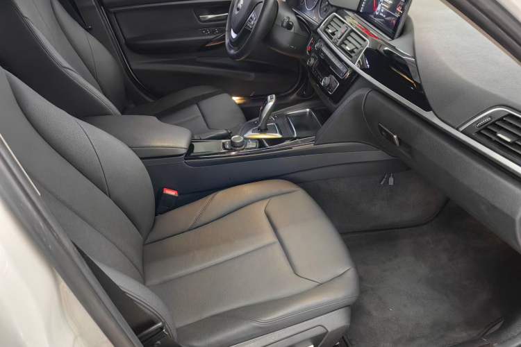 Used BMW 3 Series 2016 316Li Fashion Model Interior 4