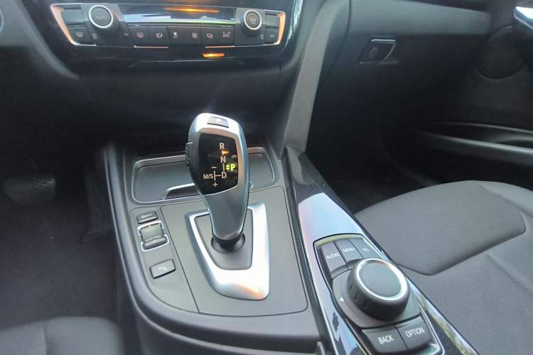 Used BMW 3 Series 2016 316i Fashion Model Interior 6