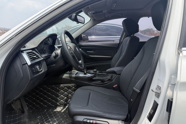 Used BMW 3 Series 2016 316Li Fashion Model Interior 9