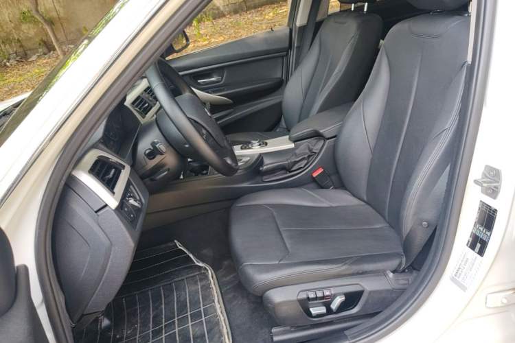 Used BMW 3 Series 2016 320Li Fashion Model Left Front Seat
