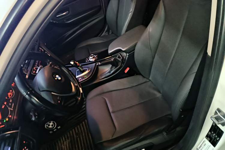 Used BMW 3 Series 2016 320i Fashion Model Left Front Seat