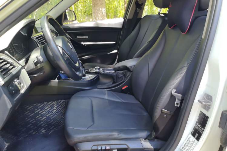 Used BMW 3 Series 2016 320i Fashion Model Left Front Seat