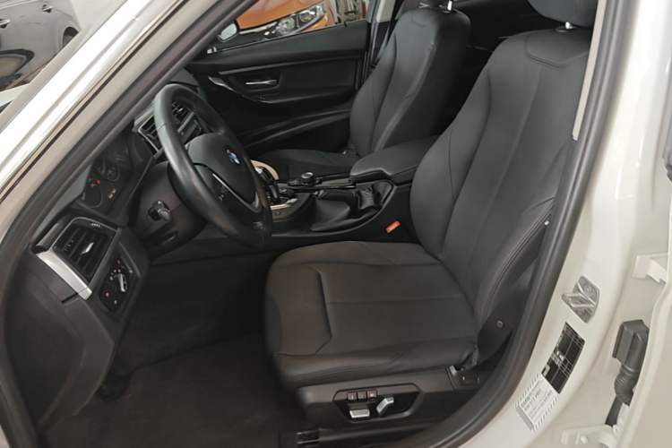 Used BMW 3 Series 2016 316Li Fashion Model Left Front Seat
