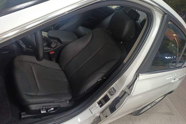 Used BMW 3 Series 2016 320Li Fashion Model Left Front Seat