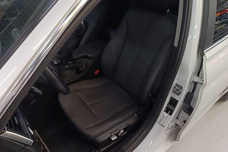 Used BMW 3 Series 2016 320Li Fashion Model Left Front Seat