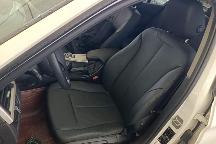 Used BMW 3 Series 2016 320i Fashion Model Left Front Seat
