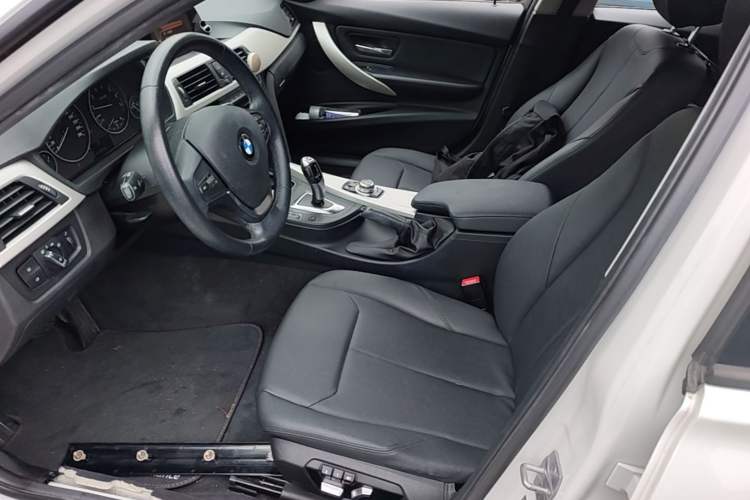 Used BMW 3 Series 2016 320i Fashion Model Left Front Seat