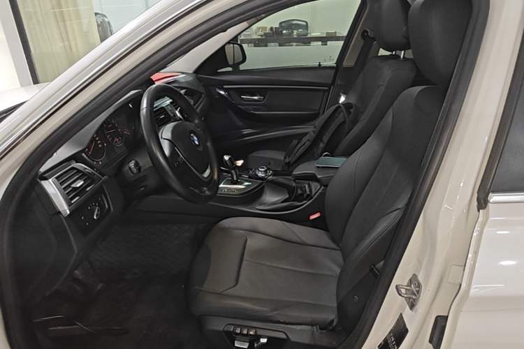 Used BMW 3 Series 2016 320Li Fashion Model Left Front Seat