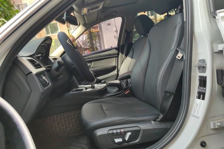 Used BMW 3 Series 2016 328Li Fashion Model Left Front Seat