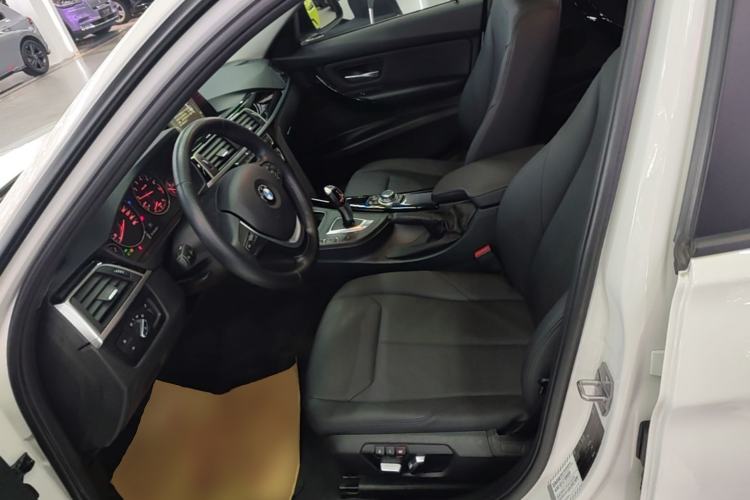 Used BMW 3 Series 2016 320i Fashion Model Left Front Seat