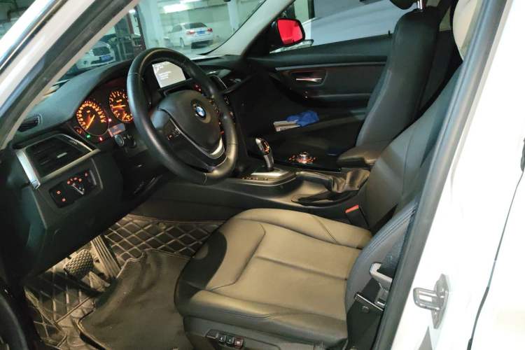 Used BMW 3 Series 2016 320Li Fashion Model Left Front Seat
