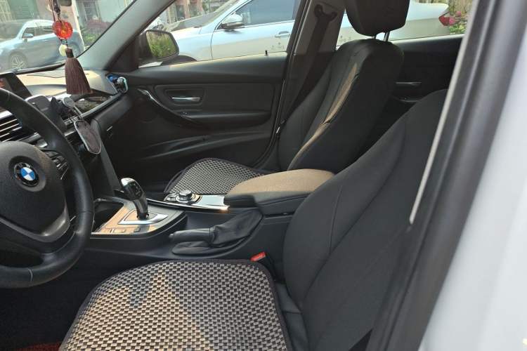 Used BMW 3 Series 2016 320i Fashion Model Left Front Seat