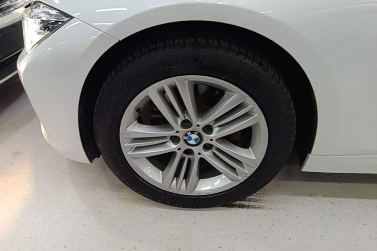Used BMW 3 Series 2016 320Li Fashion Model Left Front Wheel Hub