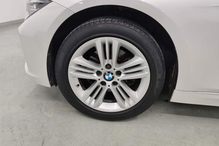 Used BMW 3 Series 2016 320Li Fashion Model Left Front Wheel Hub