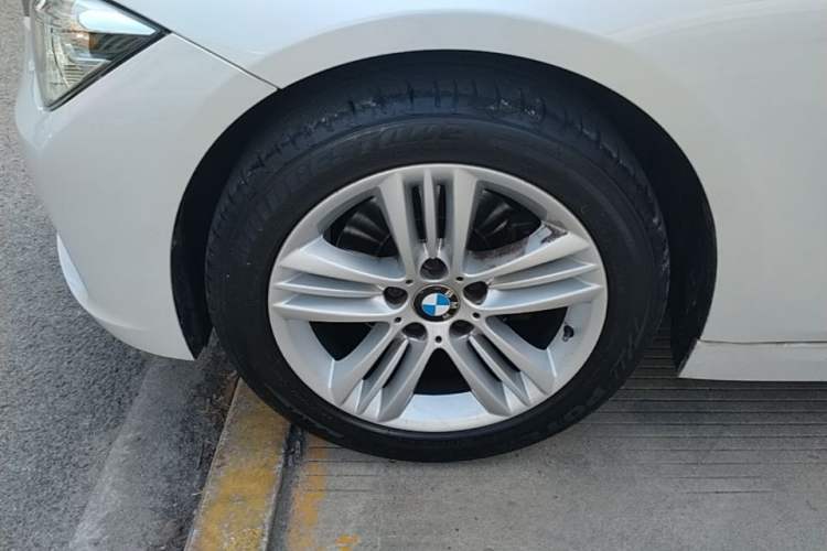Used BMW 3 Series 2016 320Li Fashion Model Left Front Wheel Hub