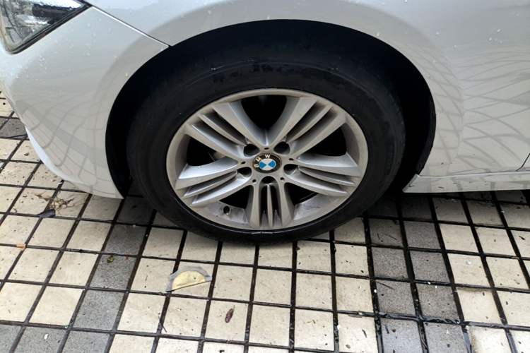 Used BMW 3 Series 2016 320Li Fashion Model Left Front Wheel Hub