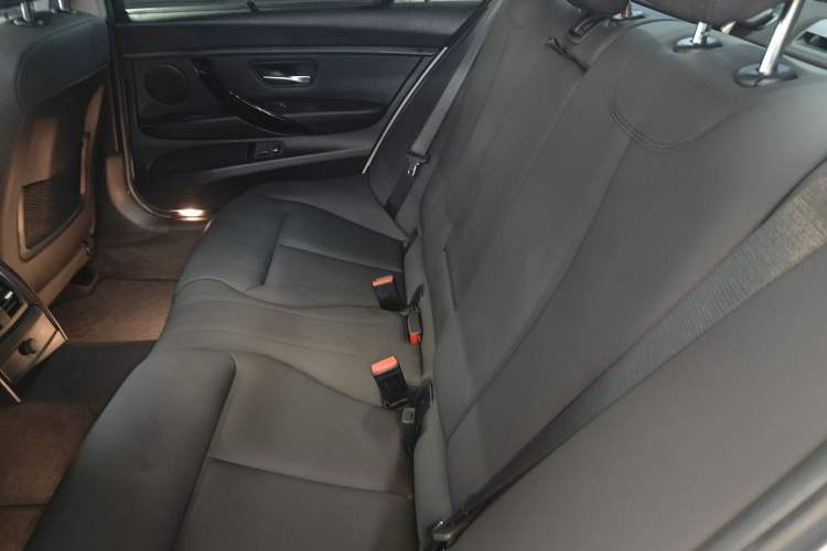 Used BMW 3 Series 2016 320Li Fashion Model Left Rear Seat