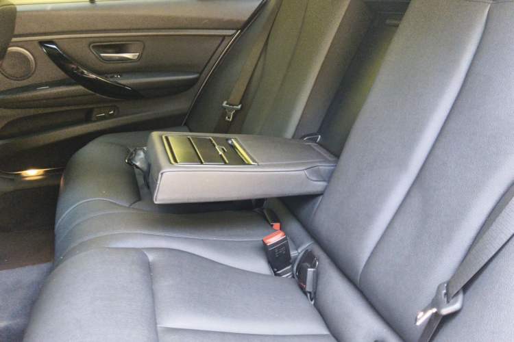Used BMW 3 Series 2016 320Li Fashion Model Left Rear Seat