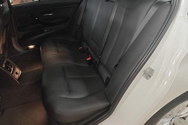 Used BMW 3 Series 2016 316Li Fashion Model Left Rear Seat